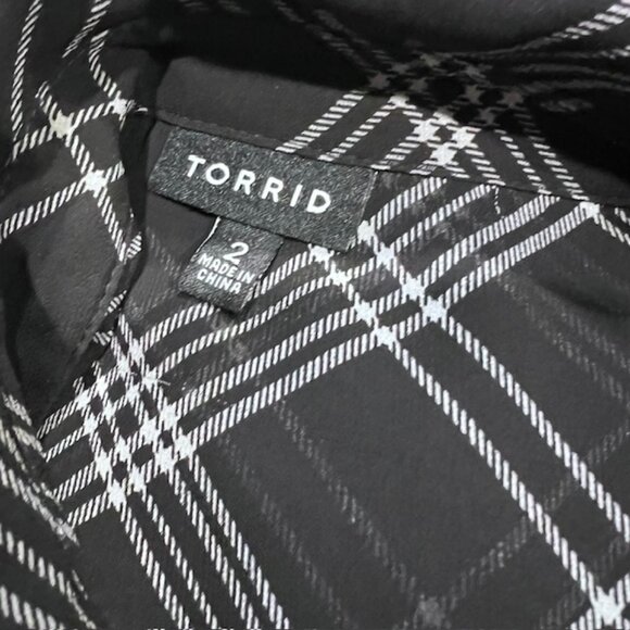 Torrid Black & White Button Down 3/4 Sleeve Blouse Size 2X - Picture 7 of 7